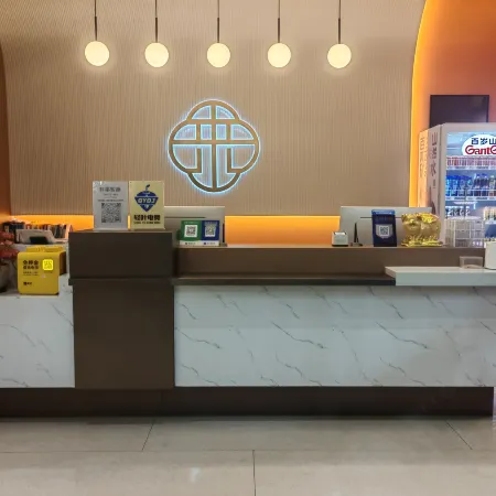 Qingye E-sports Homestay (Heyuan Asia's First High Fountain Wanlong City)