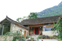 Xiaohuajiang Buyi Qiaoyuan Homestay