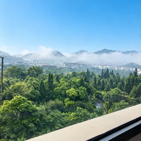 Mushan Hotel (Huangguoshu Waterfall Scenic Area)