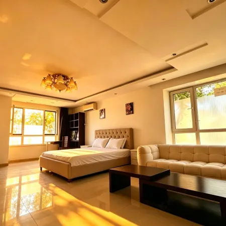 Banshan Hot Spring Homestay (Jingyuetan Subway Station Branch)