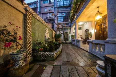 Xiamen LanSheng Hotel (Zhongshan Road Pedestrian Street) Отели рядом с достопримечательностью «Xiamen Overseas Chinese Subtropical Plant Introduction Garden»