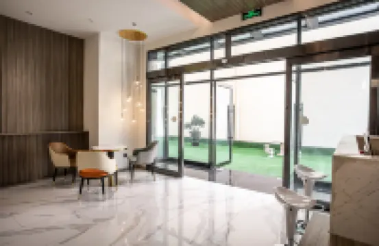 Yi Hu Hua Yuan Hotel