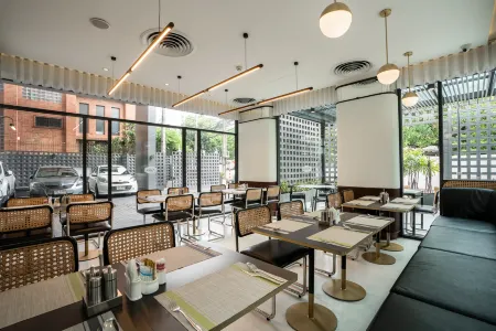 Hotel Amber Sukhumvit 85 Отели рядом с достопримечательностью «Ideo Sukhumvit 93»