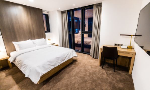 Ashton Hotel - Housity