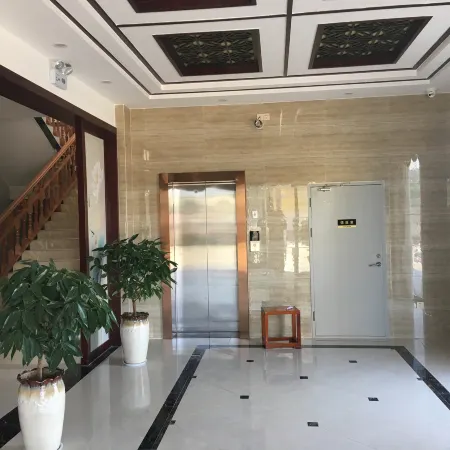 Changning Xinyuan Business Hotel