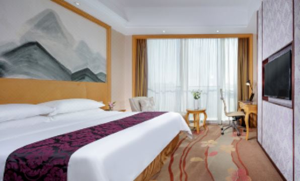 Vienna International Hotel (Zhongshan Old Town Huayi Plaza)