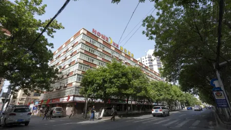 Home Inn (Urumuqi Huanghe Road Qitai Road)