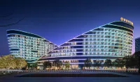 Veegle By Landison  Guojin Hotel Hotels near Orient Shopping Centre Ltd. (Donggang Branch)