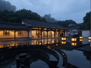 산장유에 홀리데이 호텔