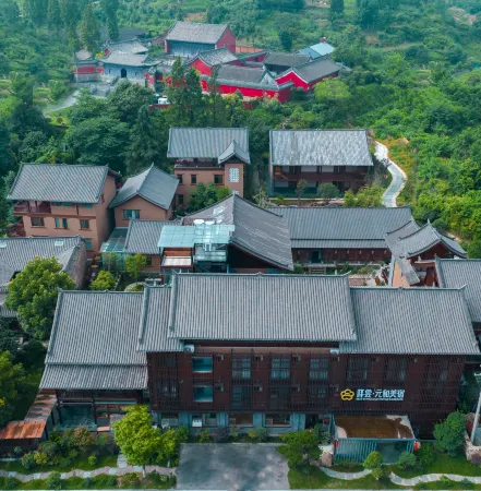 Rest with Cloud Hotels & Resorts Отели рядом с достопримечательностью «Wudang Mountains Ancient Building Complex»