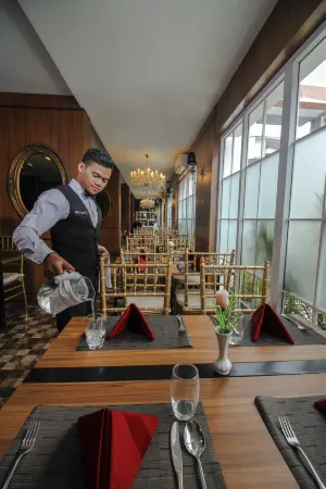 Petit Boutique Hotel Solo Отели в г. Pasar Kliwon