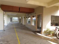 Hotel Gulmohar Grand - parking