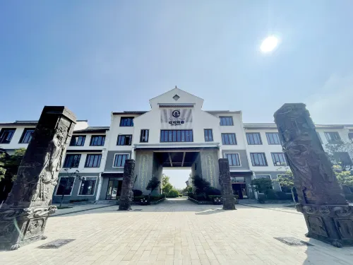 Canal Commercial Hotel Hotels in Xinyi