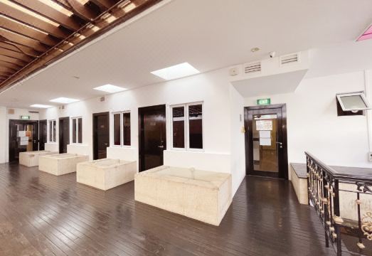 레드도어즈 니어 마린 퍼레이드 센트럴의 깔끔한 입구