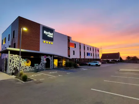 Kyriad Prestige Amiens Poulainville Hotel and Spa Отели в г. Пернуа