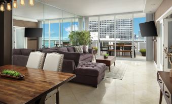 DoubleTree by Hilton Grand Hotel Biscayne Bay