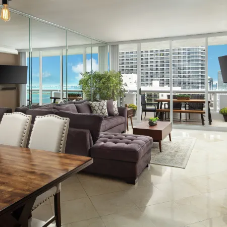 DoubleTree by Hilton Grand Hotel Biscayne Bay