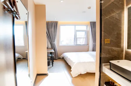 IU Hotel (Beijing Jinsong Panjiayuan Subway Station Cancer Hospital) Отели рядом с достопримечательностью «Longtanhu Gymnasium»