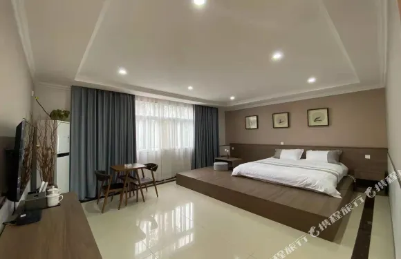 綿竹六玥時光酒店