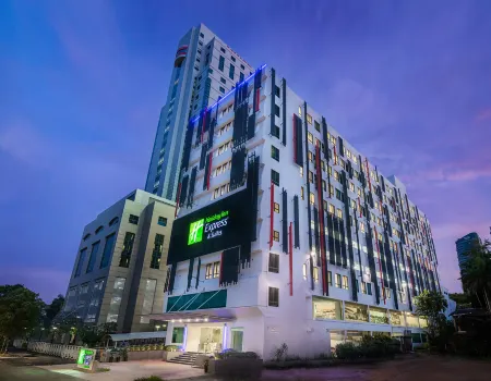 Holiday Inn Express & Suites Johor Bahru Отели рядом с достопримечательностью «Bangunan Sultan Ibrahim»