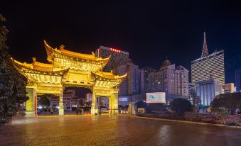 Dreamview Rainbow Art Hotel (Kunming Station South Ring Road Subway Station)