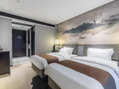 Rezen Dong Hotel (Jieshou Tianrun Yufu Railway Station) Hotels in Jieshou