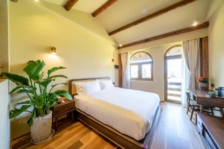 Under the Tree Little White House · Shaun the Sheep Theme Homestay