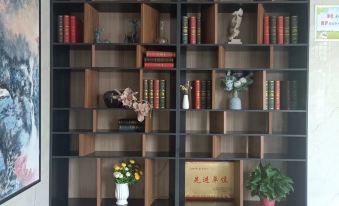 Wuji Nianhua Hotel (Xiangyang Huopai)