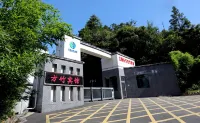 Jiangxi Changtian Square Bamboo Hotel (Jinggangshan Scenic Area Branch) Hotels near Jinggang Zhumao Join Forces Square