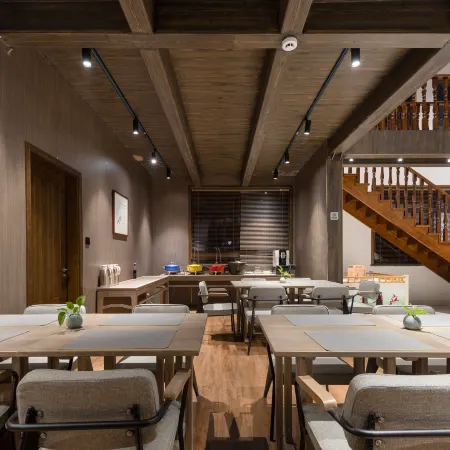 Floral Hotel·Qvzhou Yungu Yashe Hotel