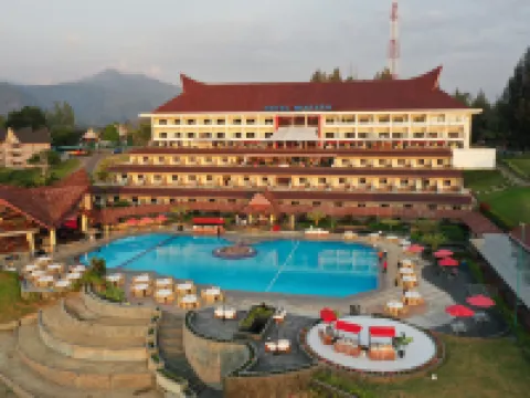 Niagara Hotel Lake Toba & Resorts Hotels in Parapat