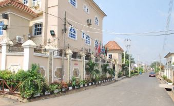 Ladalob Royal Suites