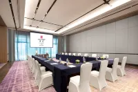 HUALUXE Hotels and Resorts YIBIN - business