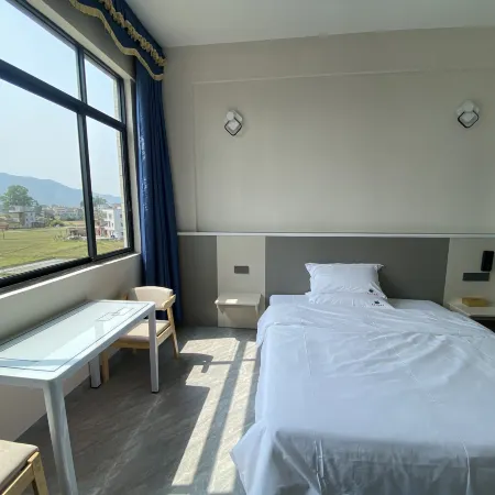 Luoding Mountain Lake Hotel