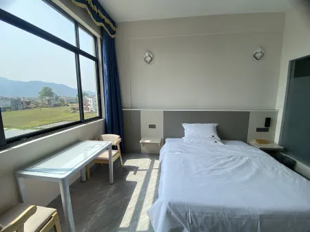 Luoding Mountain Lake Hotel