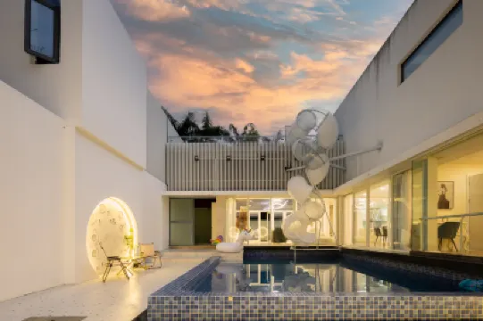 Sanya Cloud·Banshan Cloud Travel Design Pool Villa (Dadonghai Banshan Peninsula Branch) Hotel a 