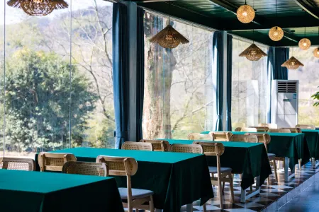 Nanshan Sanshi · Sicily Camping Homestay Отели рядом с достопримечательностью «Pingqiao Stone Dam»