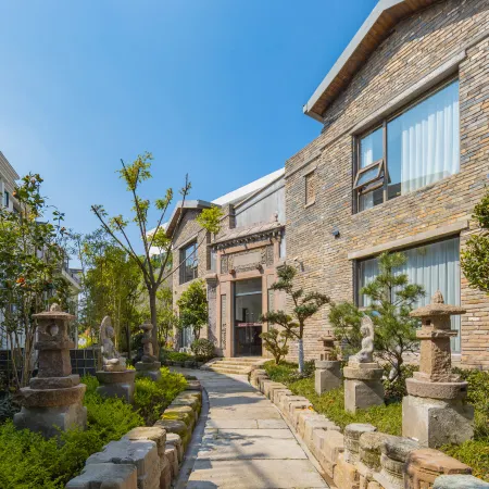 Floral Lux Hotel· Hengdian Xindi Hotel(Film and Television City Qinwang Palace Dream Valley Branch)