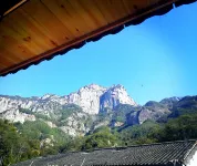 Guyue Inn - balcony