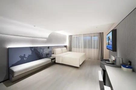 Nanjing Chengxin Avenue Metro Station Qingju Hotel