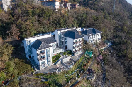 Mulan Mountain Delong Hotel Отели рядом с достопримечательностью «Hubei Ming and Qing Dynasties Ancient Architecture Museum»