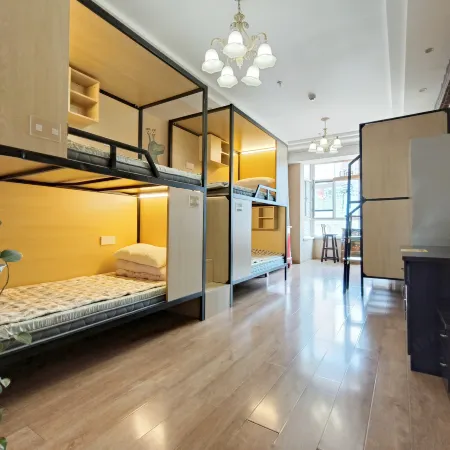 Qianyu Green Island Youth Hostel(Datong Railway Station Store)
