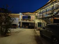 Bingjia Courtyard Homestay - موقف سيارات
