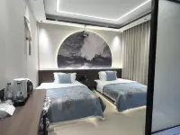 Shijian Smart Homestay (Luding Memorial Park) Hotels near Ludingqiao Memorial Hall