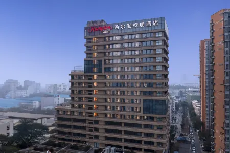 Hampton by Hilton Wuhan Huashiyuan North Road Отели рядом с достопримечательностью «Wuhan Vocational College of Software and Engineering»