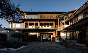 Muye Mountain Residence · Golden Light on the Snow Mountains(Baisha Ancient Town Branch)