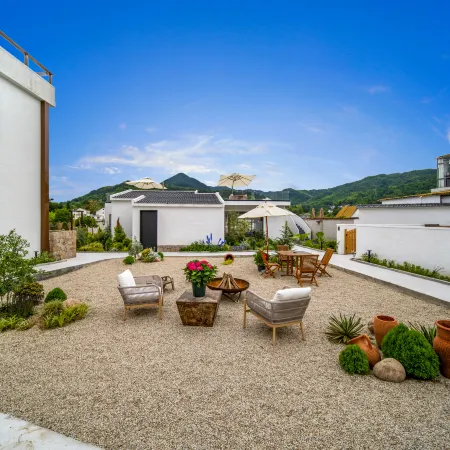 Jiuhua Mountain Spring Field Letter Guesthouse