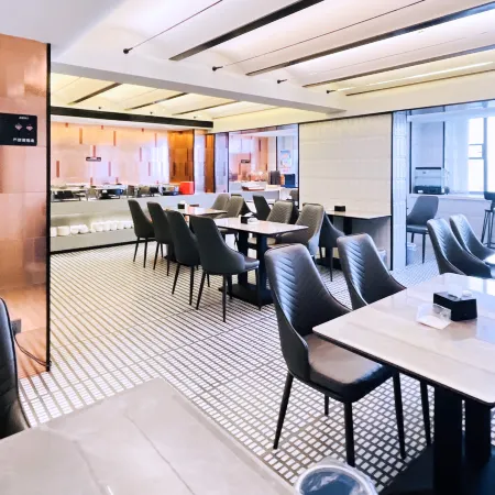 Squirrel Smart Hotel (Foshan Qiandeng Hunan Gui Road Subway Station Branch)