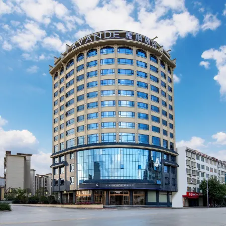 Lavande Hotel (Hezhou High-Speed Railway Station Yongfeng Lake) Отели в г. Хэчжоу