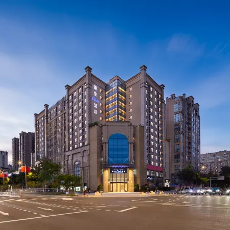 Howard Johnson Club Hotel (Global Center Branch), Chengdu Financial City Отели рядом с достопримечательностью «Глобальный центр «Новый век»»
